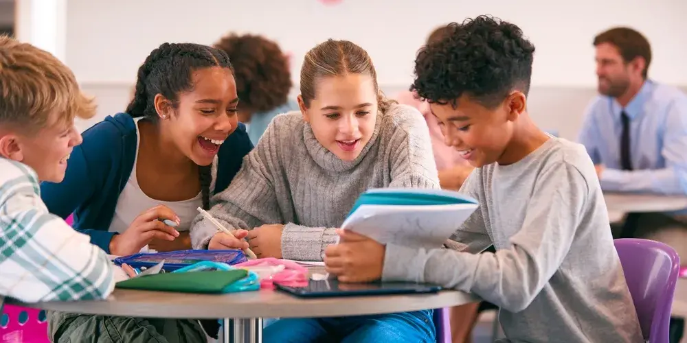 parents consultant des offres de stage néerlandais sur ordinateur